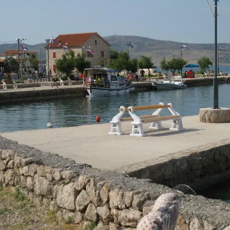 Apartman -bruno Starigrad Paklenica